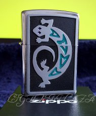 ZG00020189SLZD Briquet Zippo Lézard argenté emblème 2005